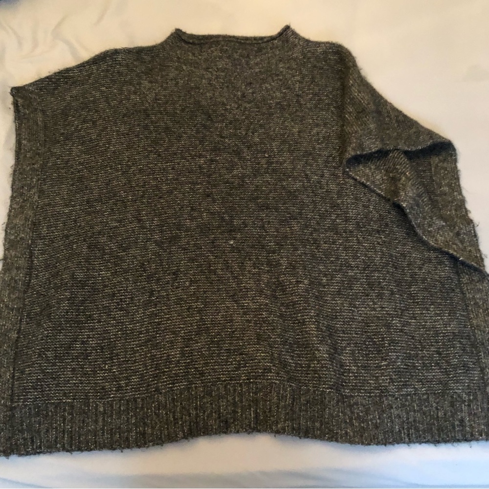 EUC long sleeveless sweater One size